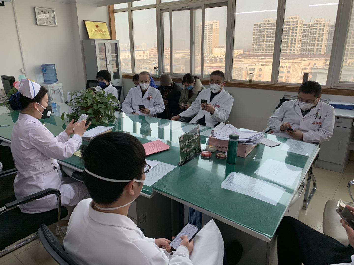 新冠肺炎期間學(xué)習(xí)新冠的防治指南_(2).jpg